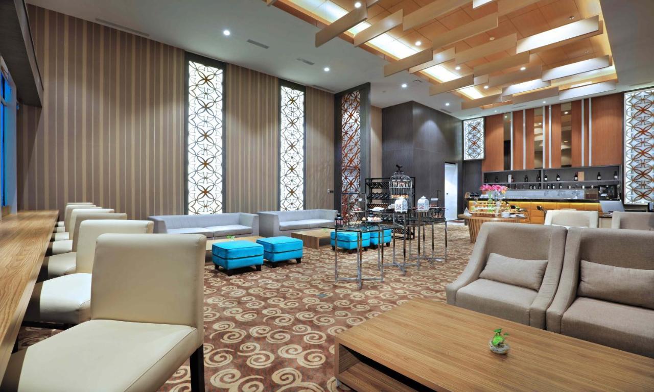 Aston Kartika Grogol Hotel & Conference Center Джакарта Экстерьер фото