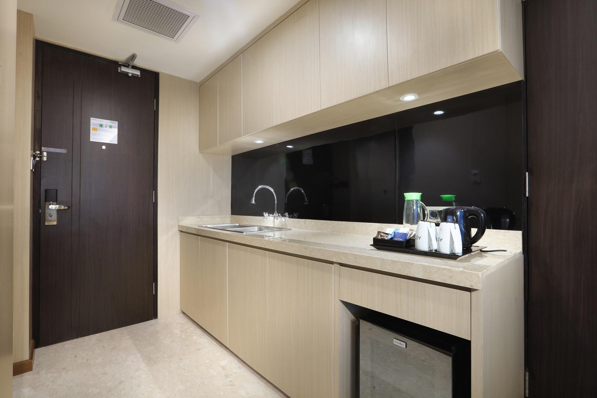 Aston Kartika Grogol Hotel & Conference Center Джакарта Экстерьер фото