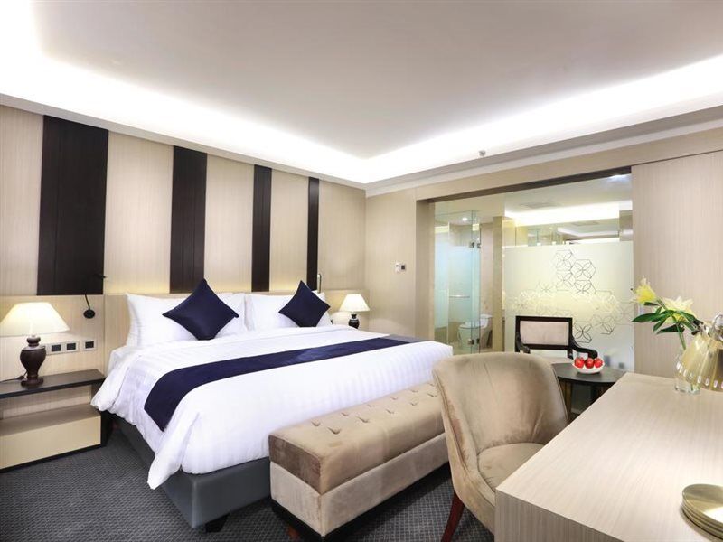 Aston Kartika Grogol Hotel & Conference Center Джакарта Экстерьер фото