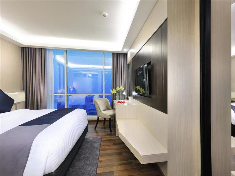 Aston Kartika Grogol Hotel & Conference Center Джакарта Экстерьер фото